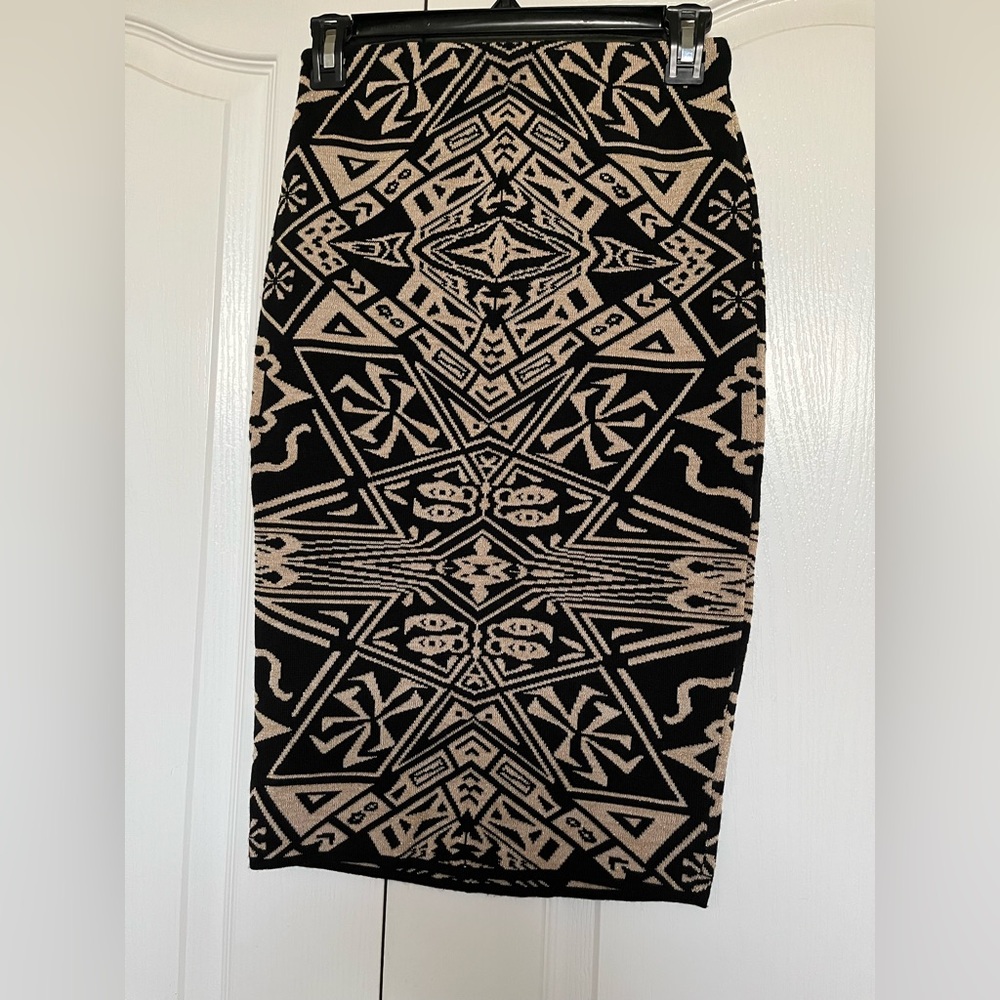 Gianni Bini Black and Tan Patterned Pencil Skirt - Picture 2 of 4